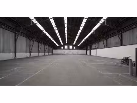 entrepôt à louer à gent pour € 4.000