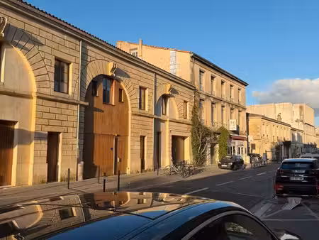 t2 mansardé 46m² - bastide - refait à neuf
