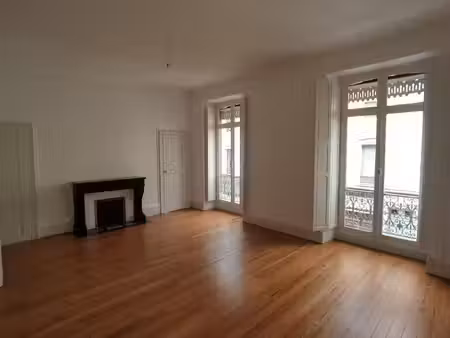 pau t7 rue taylor avec 2 places parking