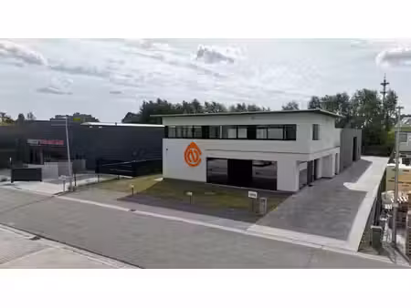 sint-niklaas: uniek kantoorgebouw te koop met magazijn
