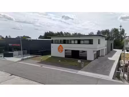 sint-niklaas: uniek kantoorgebouw te koop met magazijn