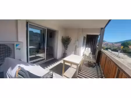 f2 renove proche lac et commodités avec terrasse
