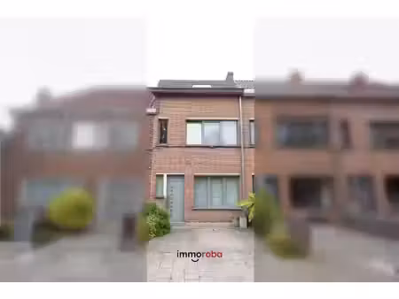 gerenoveerde gezinswoning met 3 slaapkamers en tuin in gentbrugge