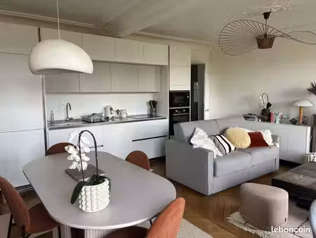 grand appartement à louer 1 mois du 17/10 au 15/11