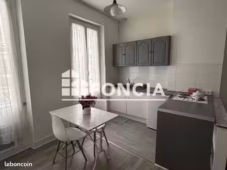 studio 1 pièce 27 m²
