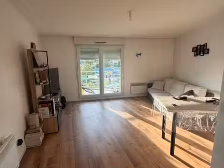 apparemment t2 de 41,5 m² avec grand balcon, cave et parking sécurisé – centre-ville de ch