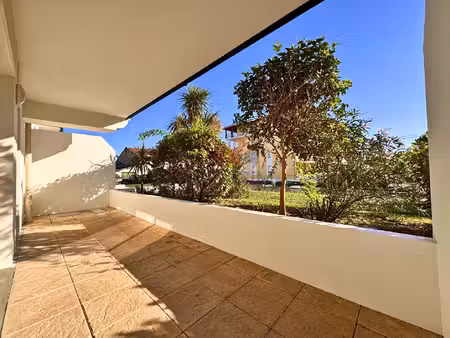 anglet mairie 2 pièces avec terrasse, parking et cave