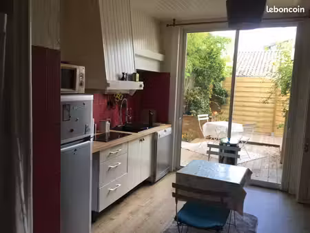 studio meublé de 26 m2, entièrement rénové, avec jardin privatif de 16 m2