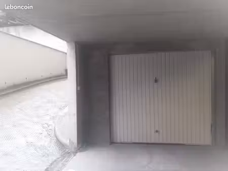 location garage europole