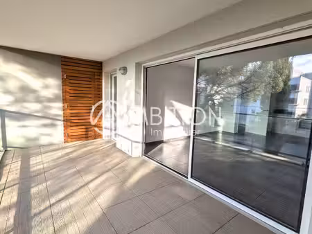 appartement 2p avec terrasse et garage à fréjus - dernier étage