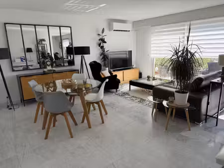 appartement t5 au dernier etage dans une residence avec parc arbore, piscine, tennis et un