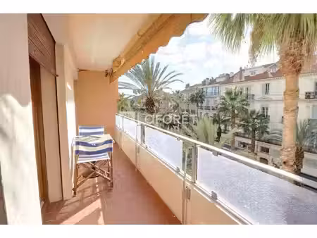 studio meuble 38m² - centre ville hyeres