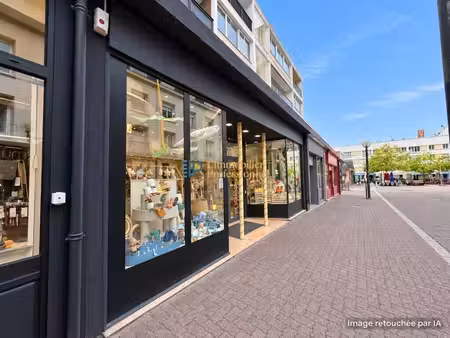 location commerce lorient 56100 134m²