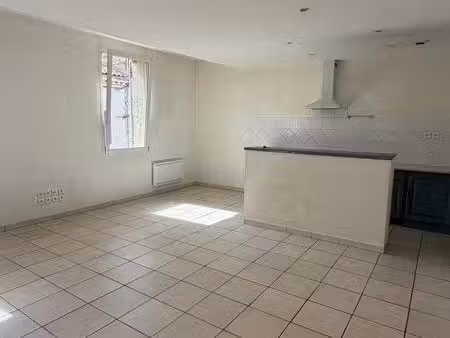 t3 de 68 m² avec garage et parkings