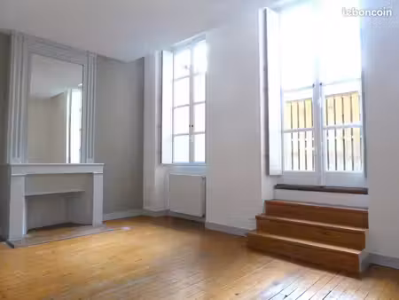 beau t3 calme et lumineux avec terrasse