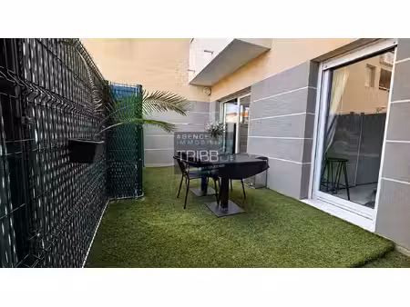 t2 au rez-de-chaussée avec terrasse, parking sous-sol et pis