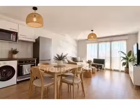 appartement t3 proche metro - balcon - parking