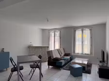 à louer – appartement t3 traversant avec garage – centre-ville