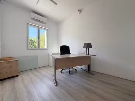 bureau double avec extérieur