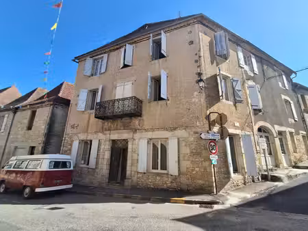 maison de bourg sur 3 niveaux et dépendance en pierre à rénover