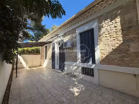 nimes quartier hoche faculté de médecine maison p3 avec cour et terrasse