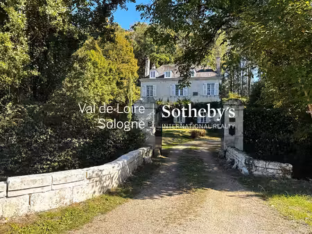 elegant manoir du xixe siècle au coeur d'un parc de 1,9 hectare