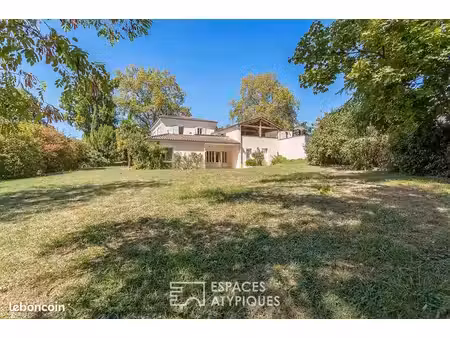 propriété 5 pièces 245 m²
