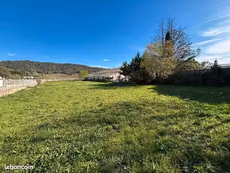 terrain 1 200 m² la crau