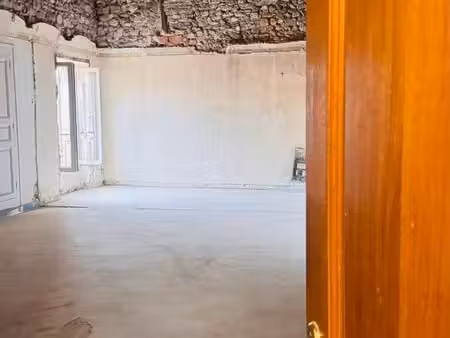 appartement atypique de 44 m² à rénover, grand potentiel au cœur du centre-ville