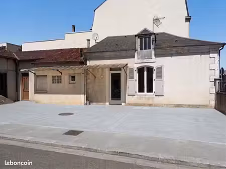 jolie maison refaite à neuf — 62 m² avec cour (avenue de dun)