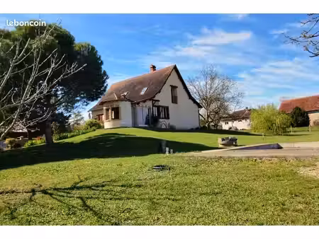 maison sainte-thorette avec piscine