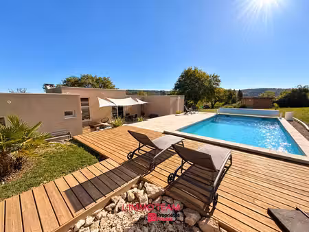 villa contemporaine t4 avec piscine sur 13000m² de terrain au calme à 10 minutes de cahors