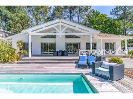 maison de luxe à vendre dans le quartier aiguillon-port