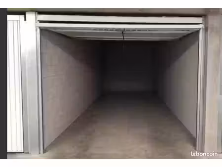 garage fermé 10m souterrain borny