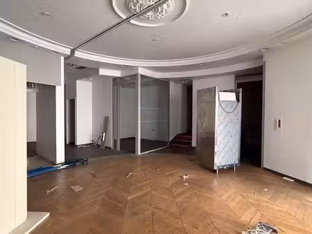 location commerce paris 75008 160m²