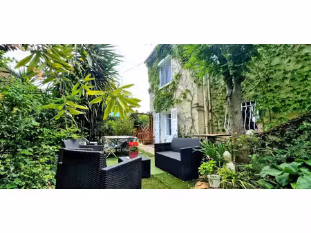 la ciotat saint-jean : maison avec deux appartements, grand garage et jardin à 10 minutes.
