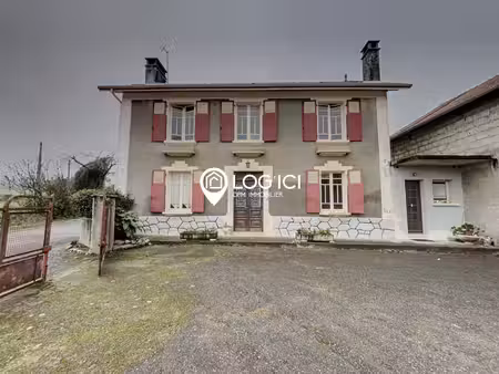 ancien corps de ferme avec maison d'habitation, grange et ha
