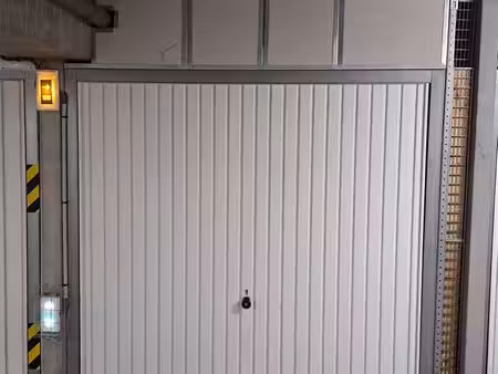 à louer - box fermé parking sécurisé de 12 m² à coignières (78310)