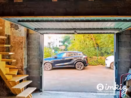 garage avec espace stockage en mezzanine