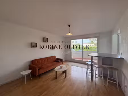 aix saint-mitre - t2 meublé avec terrasse et parking privati