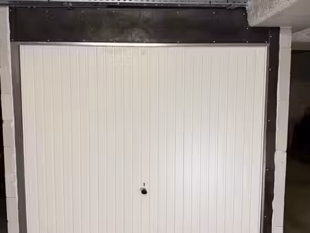 à vendre – garage fermé – résidence sécurisé istres