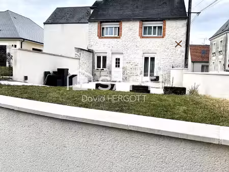 propriété composée de deux logements – 1052 m² de terrain clôturé