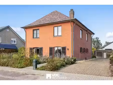 ruime en zeer verzorgde gezinswoning met 5 slaapkamers op 8a22ca