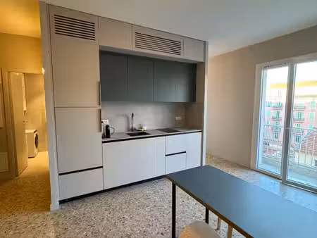 a louer l-e port magnifique 2 pieces de 30m² - meuble - balcon - refait a neuf