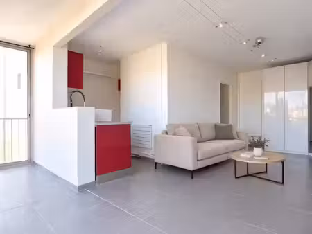studio 32 m2 chemin des terres blanches parking & cave