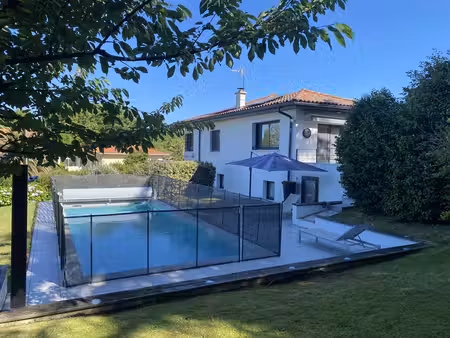 maison 4 chambres + bureau à bayonne dpe b piscine & panneaux solaires