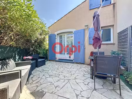maison meublee 30m² frejus - climatisation - jardin - piscine