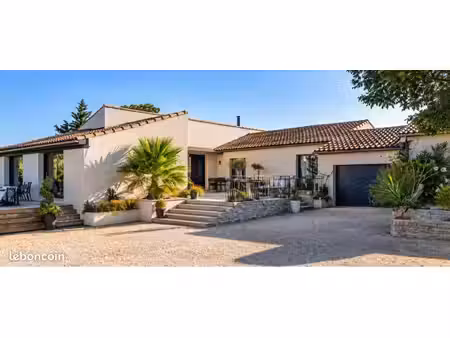 propriété avec 2 appartements indépendants-4000m2 de terrain-proche uzès