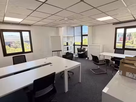 bureau 25 m2 + bureau communicant individuel 10m2