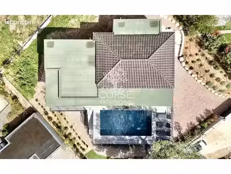 villa 5 pièces 151 m²
